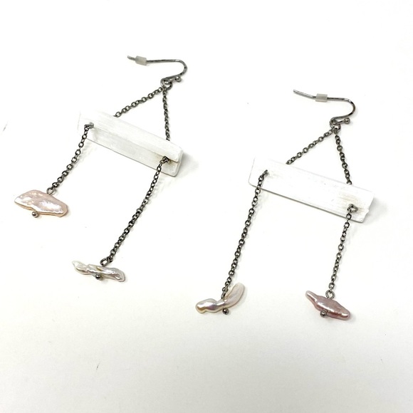 New Free People Trapeze Pearl Stone Dangle Earrings Silver Elegant Unique - Picture 3 of 9